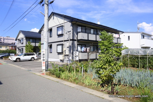 長野市稲里町中央のアパートの建物外観