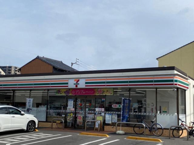 コンビニ　セブンイレブン高松新番丁小学校前（コンビニ）まで565m