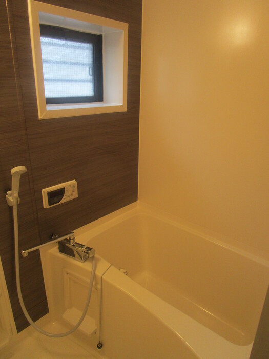 バス・シャワールーム　＊同物件、別部屋になります。