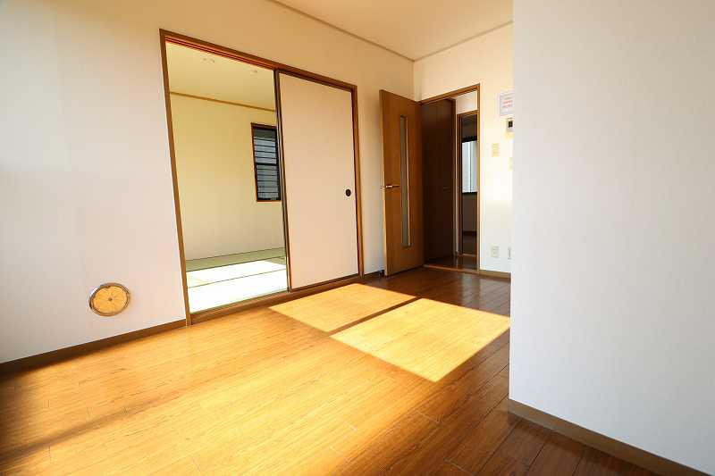 居室・リビング　＊同物件、別部屋になります。
