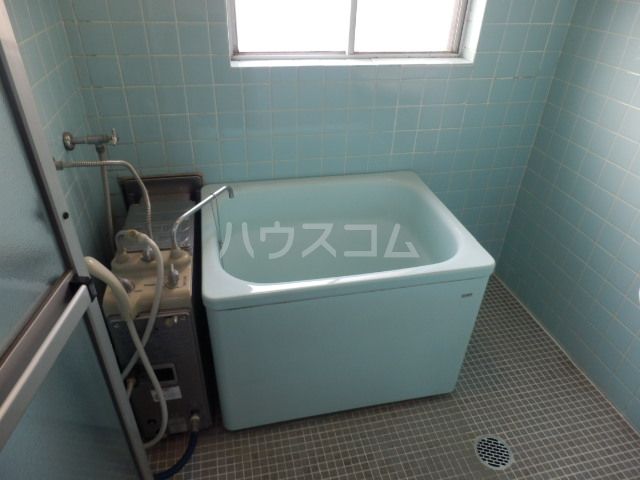 【鹿山ハイツのバス・シャワールーム】