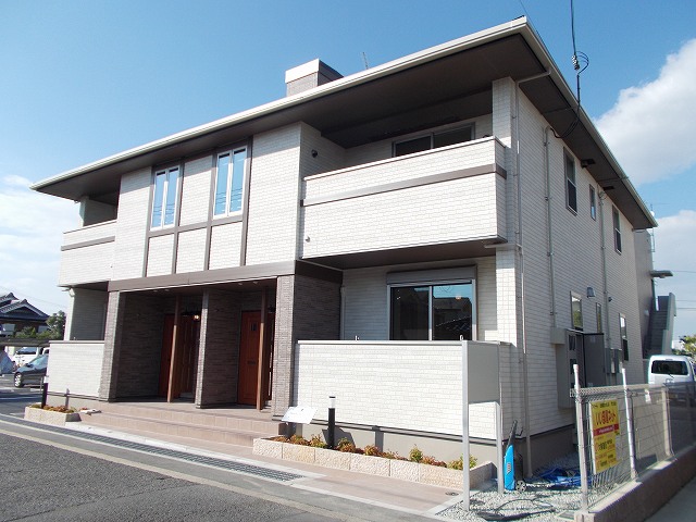 神戸市西区玉津町出合のアパートの建物外観