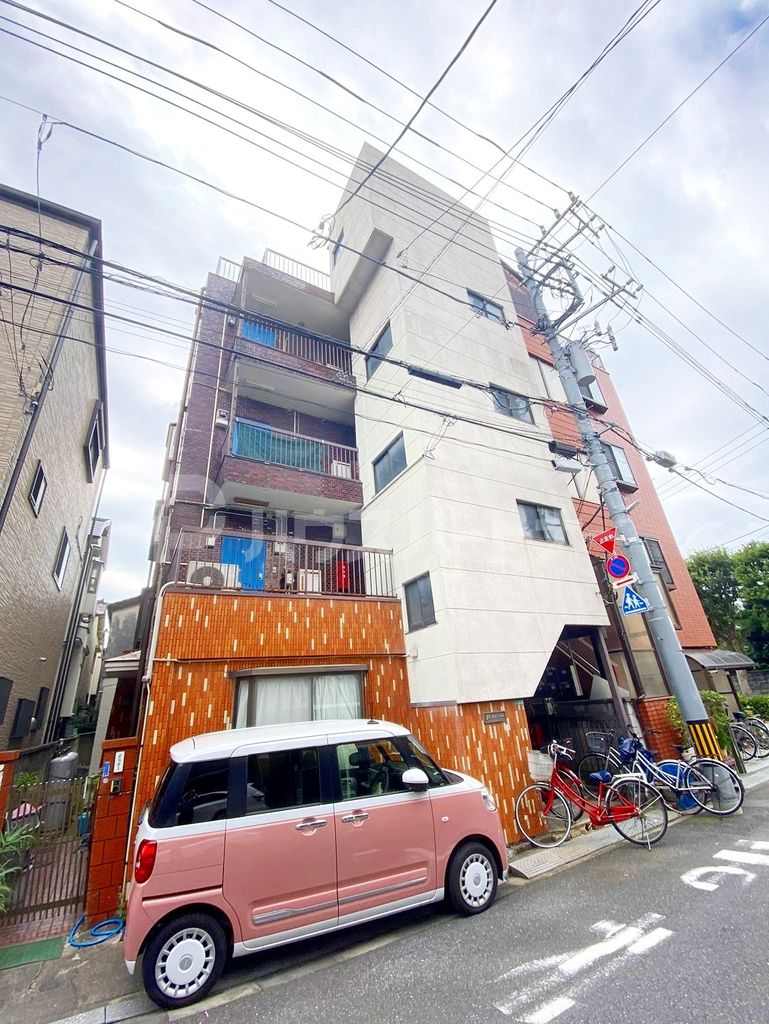 江戸川区本一色のマンションの建物外観