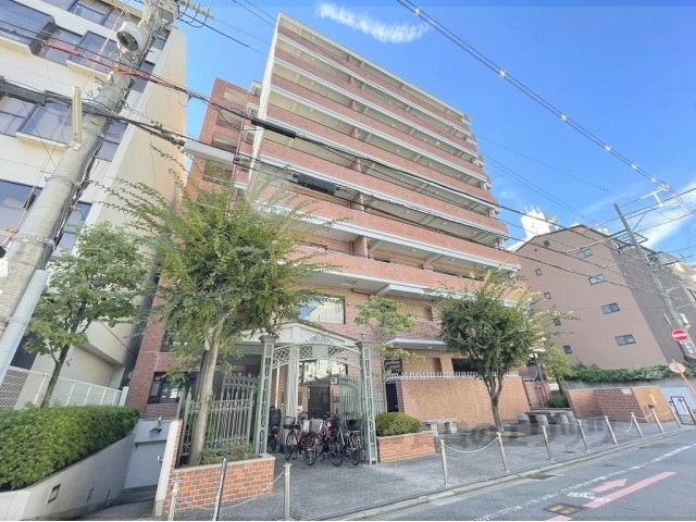 京都市下京区本燈籠町のマンションの建物外観