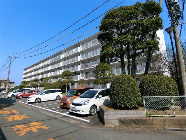 福岡市中央区輝国のマンションの建物外観