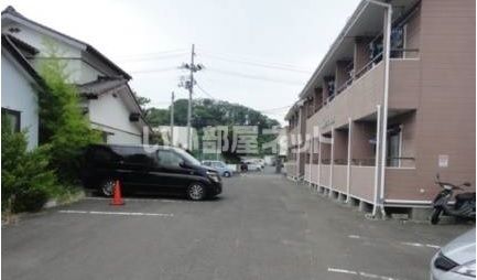 【柴田郡柴田町船岡東のアパートの駐車場】