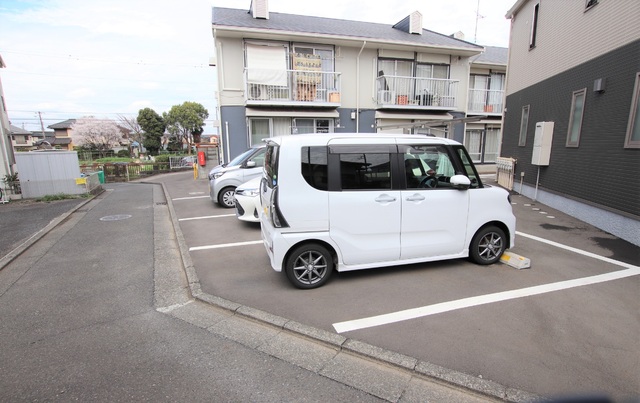 【アーバンライフ泉Ｂの駐車場】