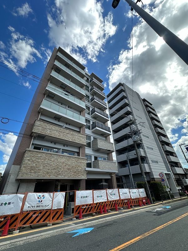 吹田市内本町のマンションの建物外観