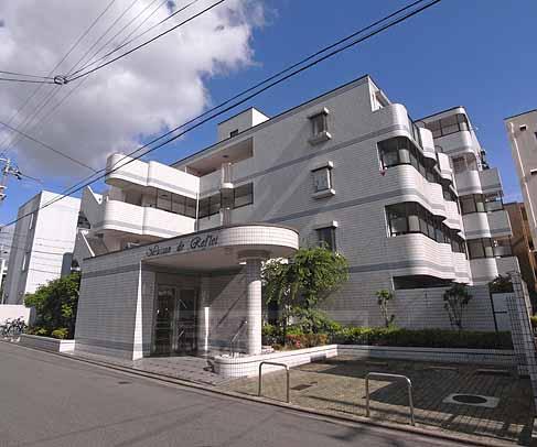 京都市伏見区深草西浦町８丁目のマンションの建物外観