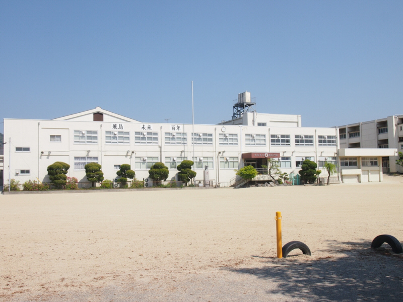 【奈良市紀寺町のアパートの小学校】