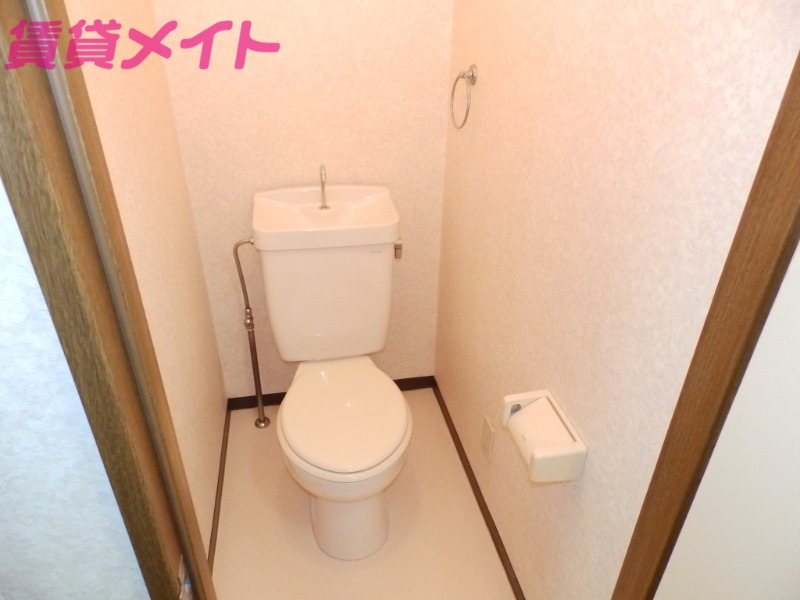 トイレ　同物件別部屋写真です。