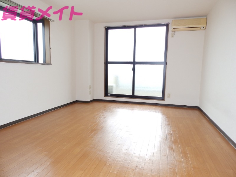 居室・リビング　同物件別部屋写真です。