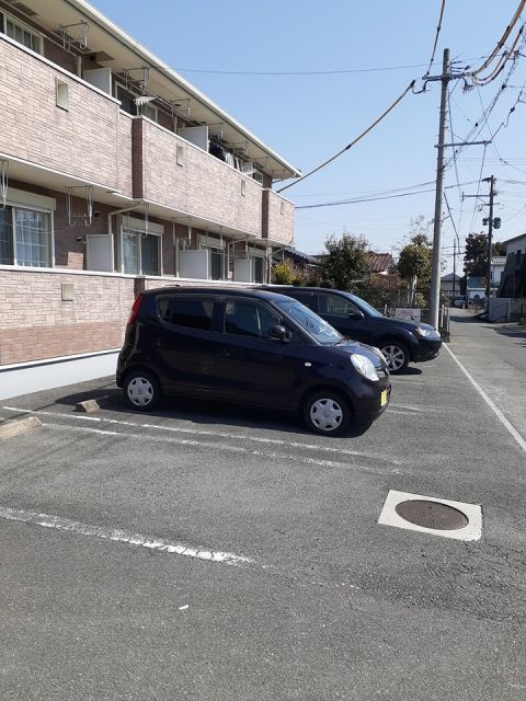 【サンライトハウスの駐車場】