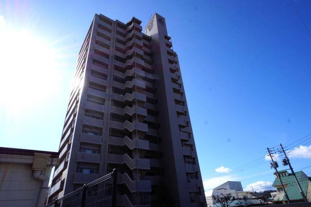 松山市道後町のマンションの建物外観