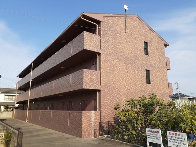 高松市上福岡町のマンションの建物外観