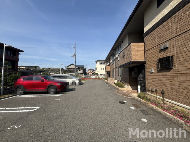 【岸和田市吉井町のアパートの駐車場】