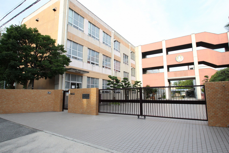 【アビタシオンナルセの小学校】