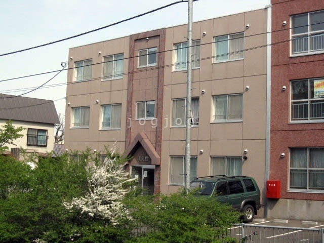 札幌市白石区中央一条のマンションの建物外観