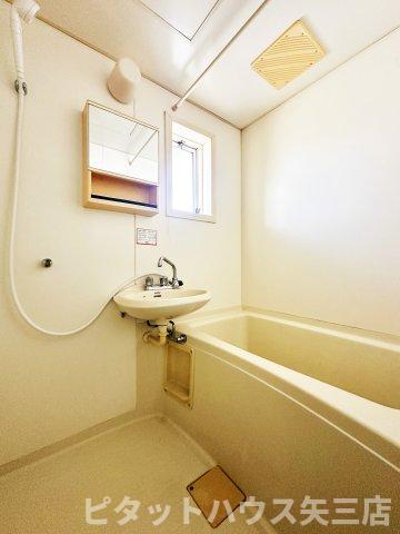 バス・シャワールーム　ゆったり過ごせるお風呂です