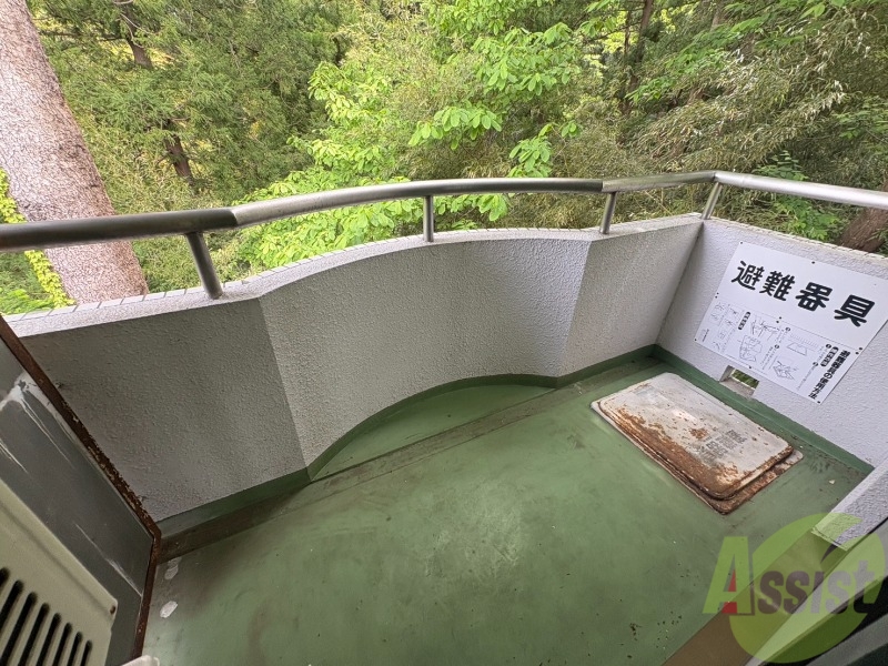 バルコニー　バルコニーは洗濯物を干すのに十分な広さがありますね。