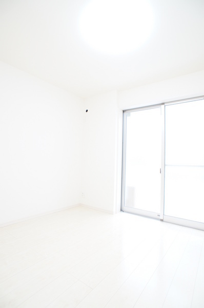 居室・リビング　ホワイトフローリングのお部屋です