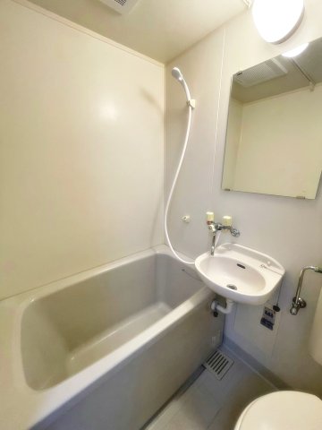 バス・シャワールーム　お風呂で日々の疲れを落としましょう