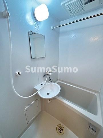 バス・シャワールーム　コンパクトで使いやすいお風呂です