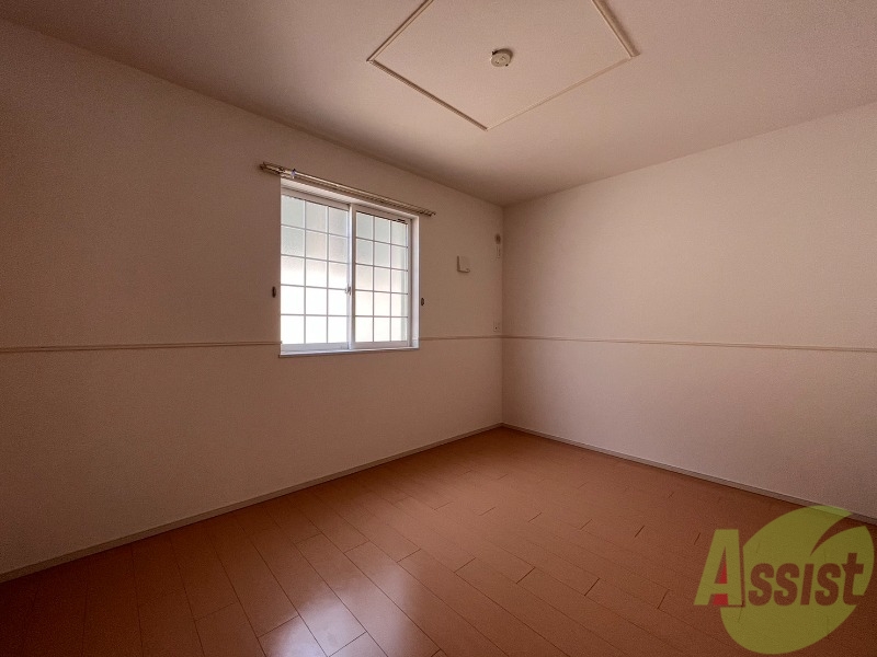 その他部屋・スペース　６帖の洋室です。広々として、きれいですね。