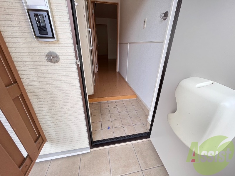 玄関　外から玄関を撮影してみました。シンプルな玄関です。