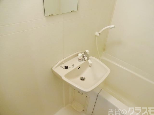 バス・シャワールーム　トイレとお風呂は別です。