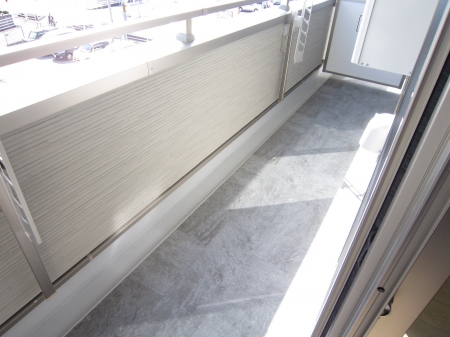 バルコニー　開放的で明るい空間を演出してくれるバルコニーです