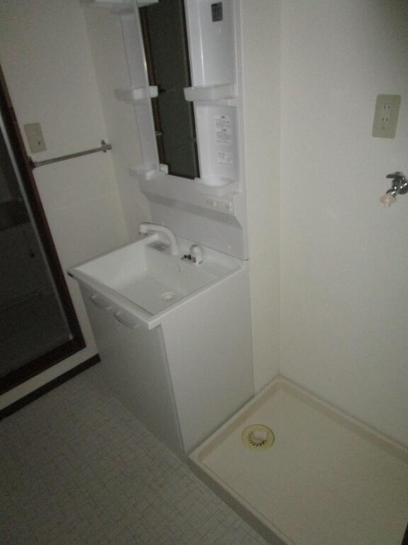 その他設備　室内洗濯機置場(同物件他部屋写真)