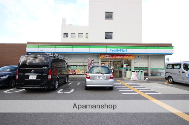 コンビニ　ファミリーマート（コンビニ）まで160m