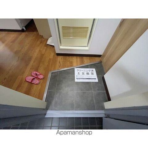 コスモクイーン富田町の玄関写真