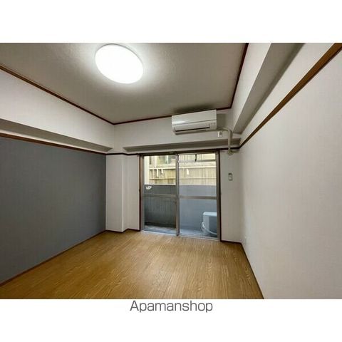 コスモクイーン富田町の居間写真