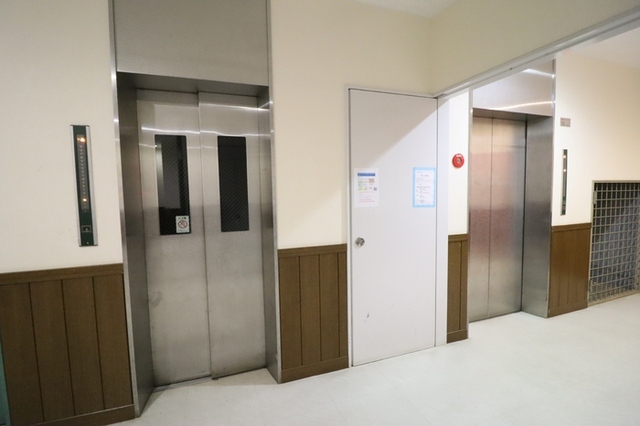 ロビー　エレベーター