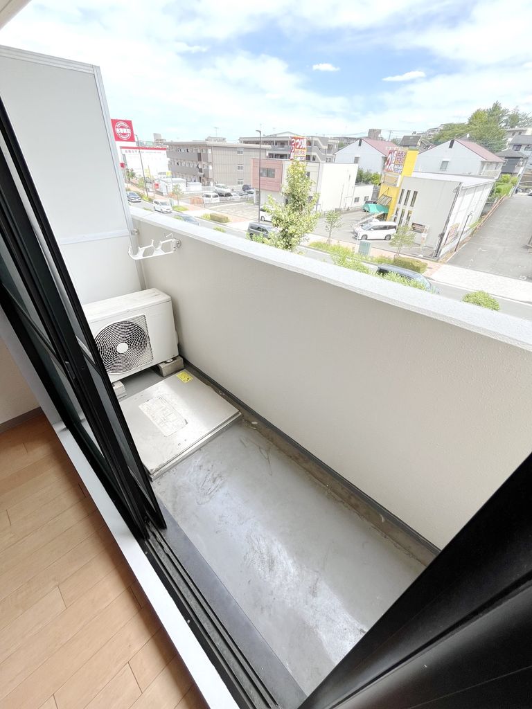 バルコニー　同建物別号室参考写真です