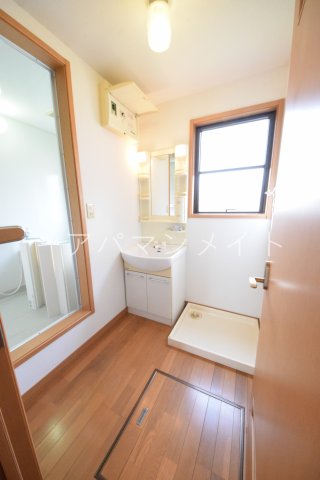 その他設備　室内洗濯機置場になります。