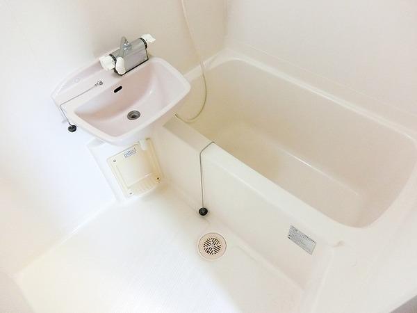 バス・シャワールーム　キレイにリフォームされています！