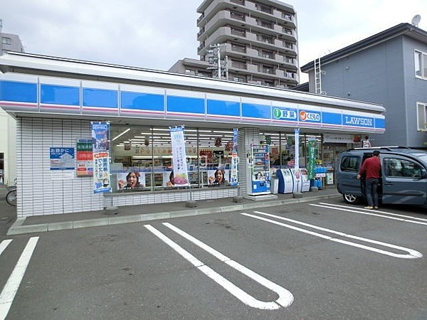 コンビニ　ローソン札幌本郷通十三丁目店（コンビニ）まで326m