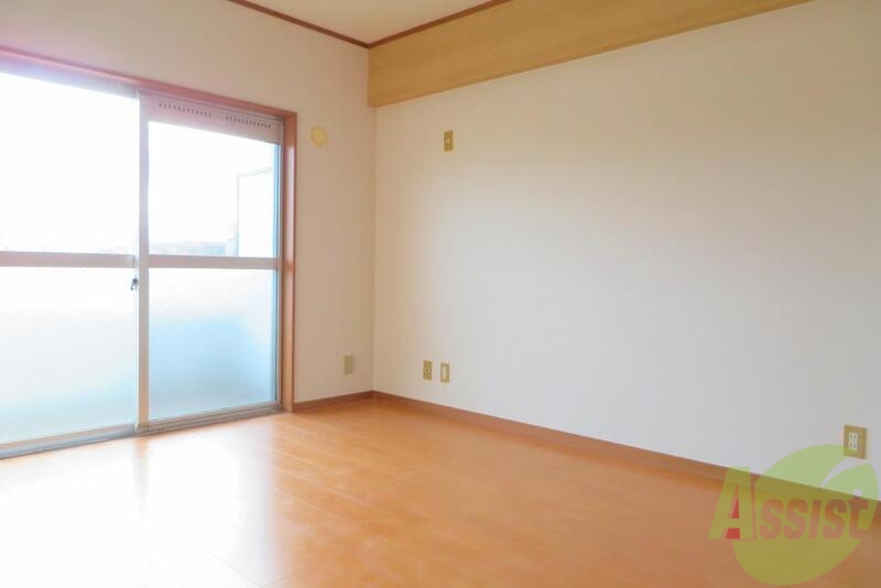 居室・リビング　１０帖のＬＤＫと和洋室のお部屋のご紹介です。