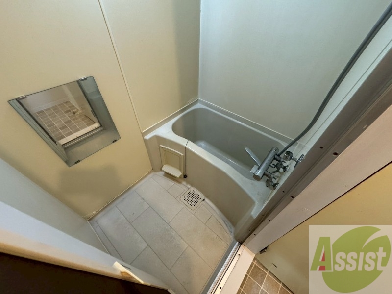 バス・シャワールーム　ユニットバスです。疲れを癒すのに欠かせませんね！