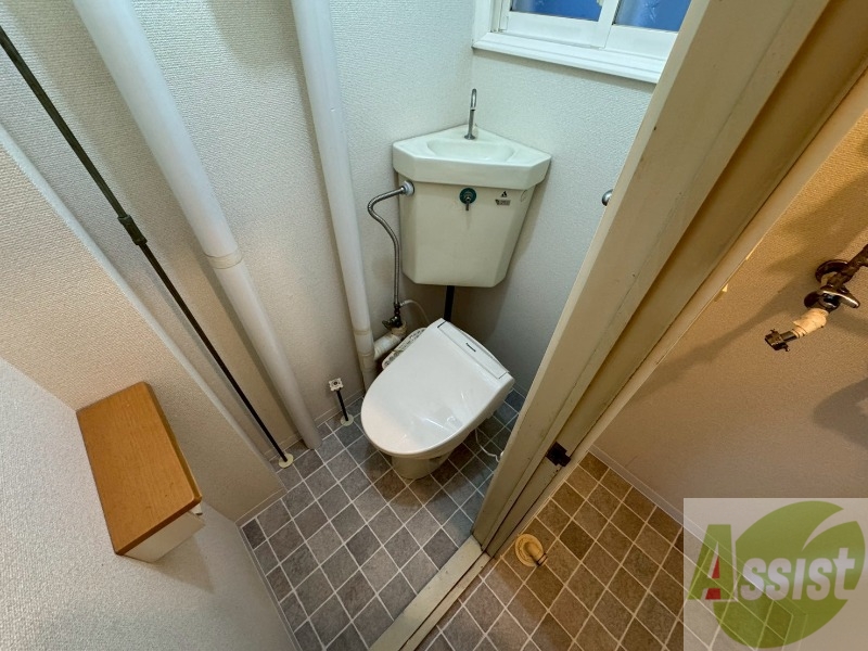 トイレ　こちらはトイレです。清潔感があり、安心して使用できます。