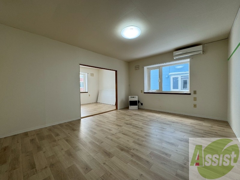 居室・リビング　広くてキレイなお部屋が広がっていて、充実した生活が送れそう。