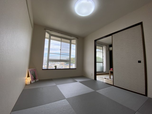 その他部屋・スペース　落ち着いた色調の寝室です