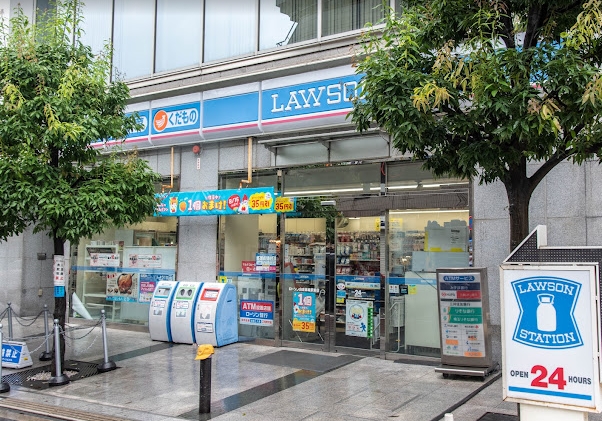 コンビニ　ローソン白金高輪駅前店（コンビニ）まで255m