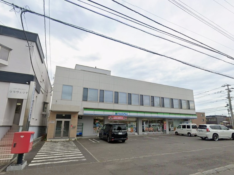 コンビニ　ファミリーマート札幌北6条東20丁目店（コンビニ）まで313m