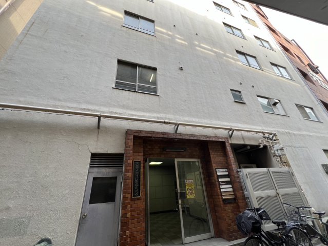 エントランス　建物の内部です