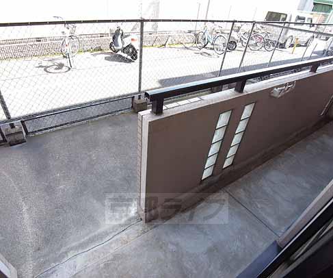 バルコニー　広々としたベランダです。