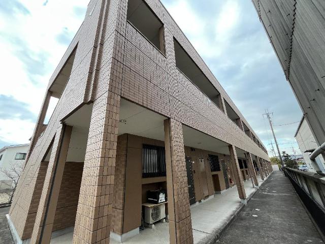 エントランス　外観写真（昼）